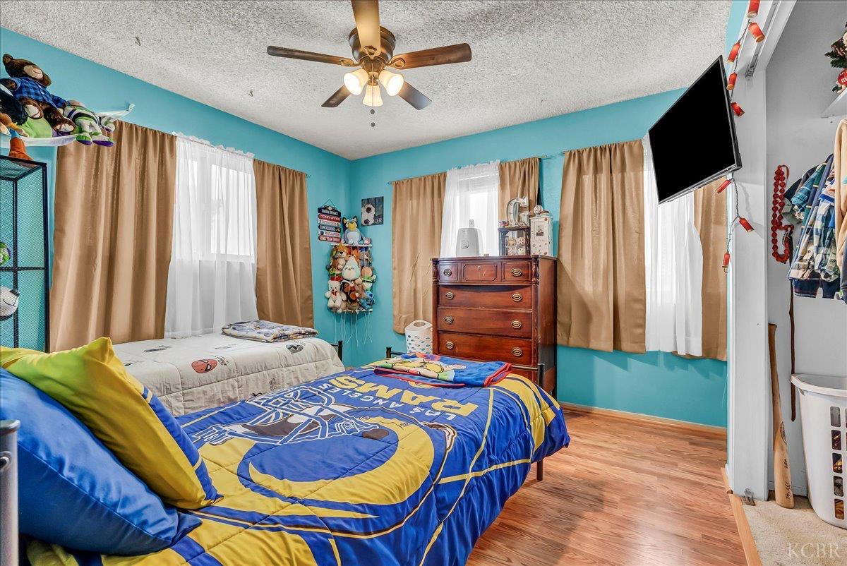 332 E Ash Ave, Hanford, CA 93230