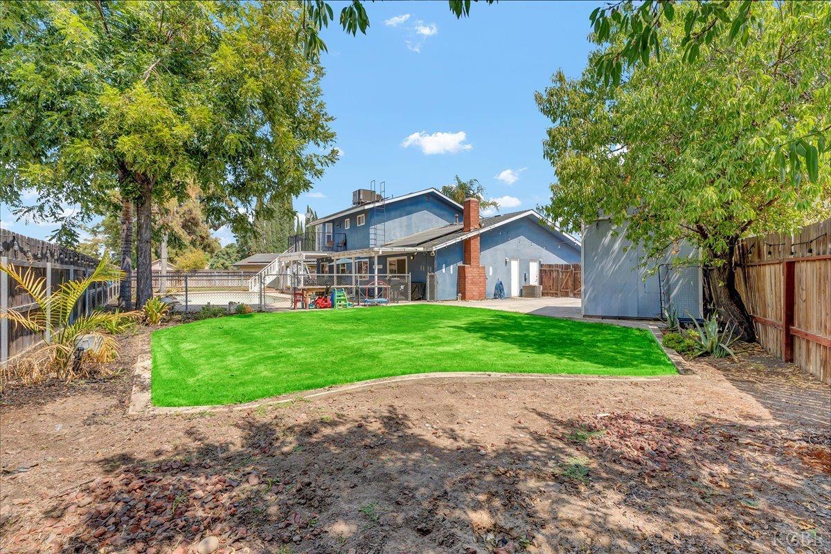 332 E Ash Ave, Hanford, CA 93230
