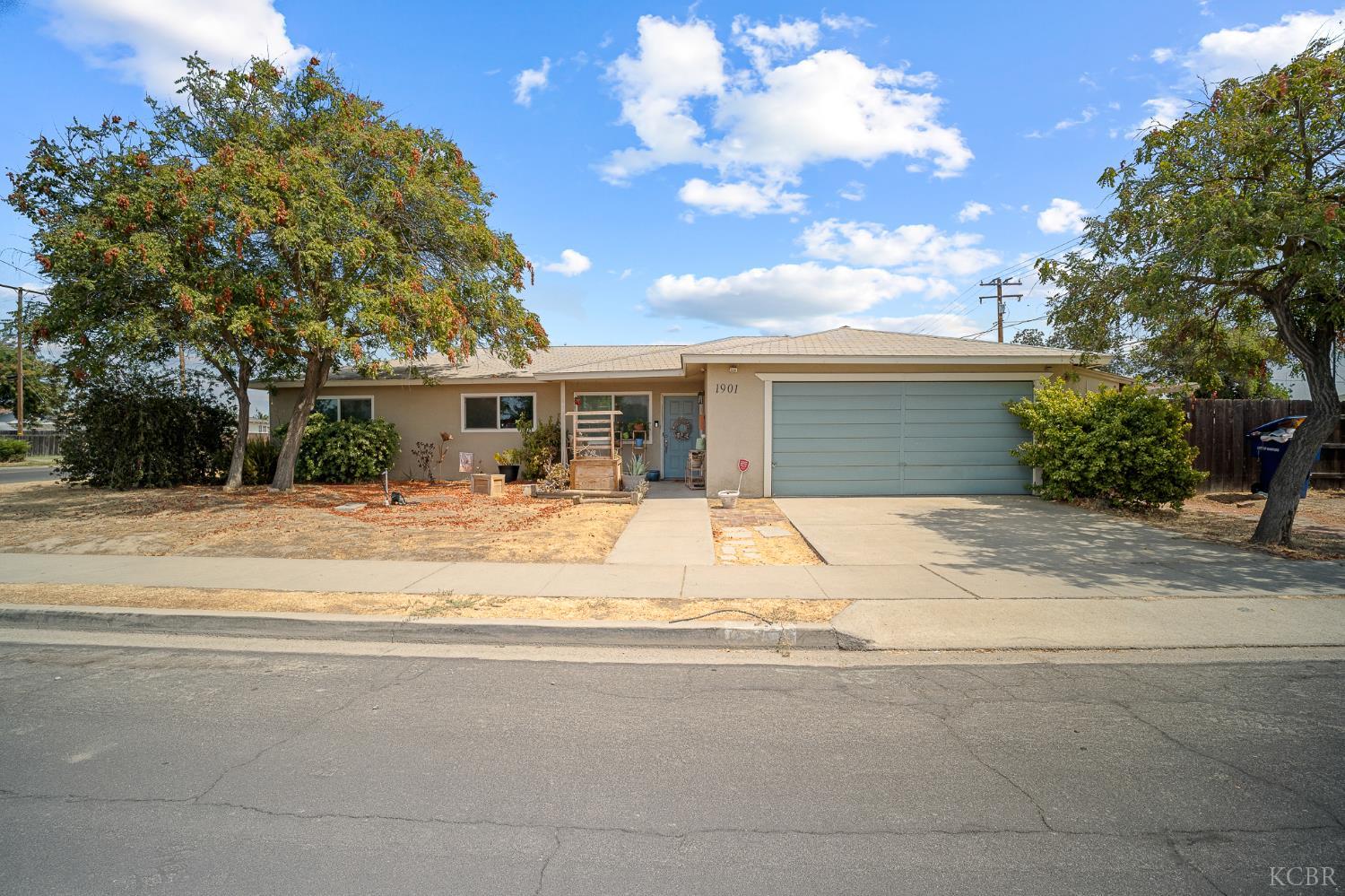 1901 N Kensington Way N, Hanford, CA 93230