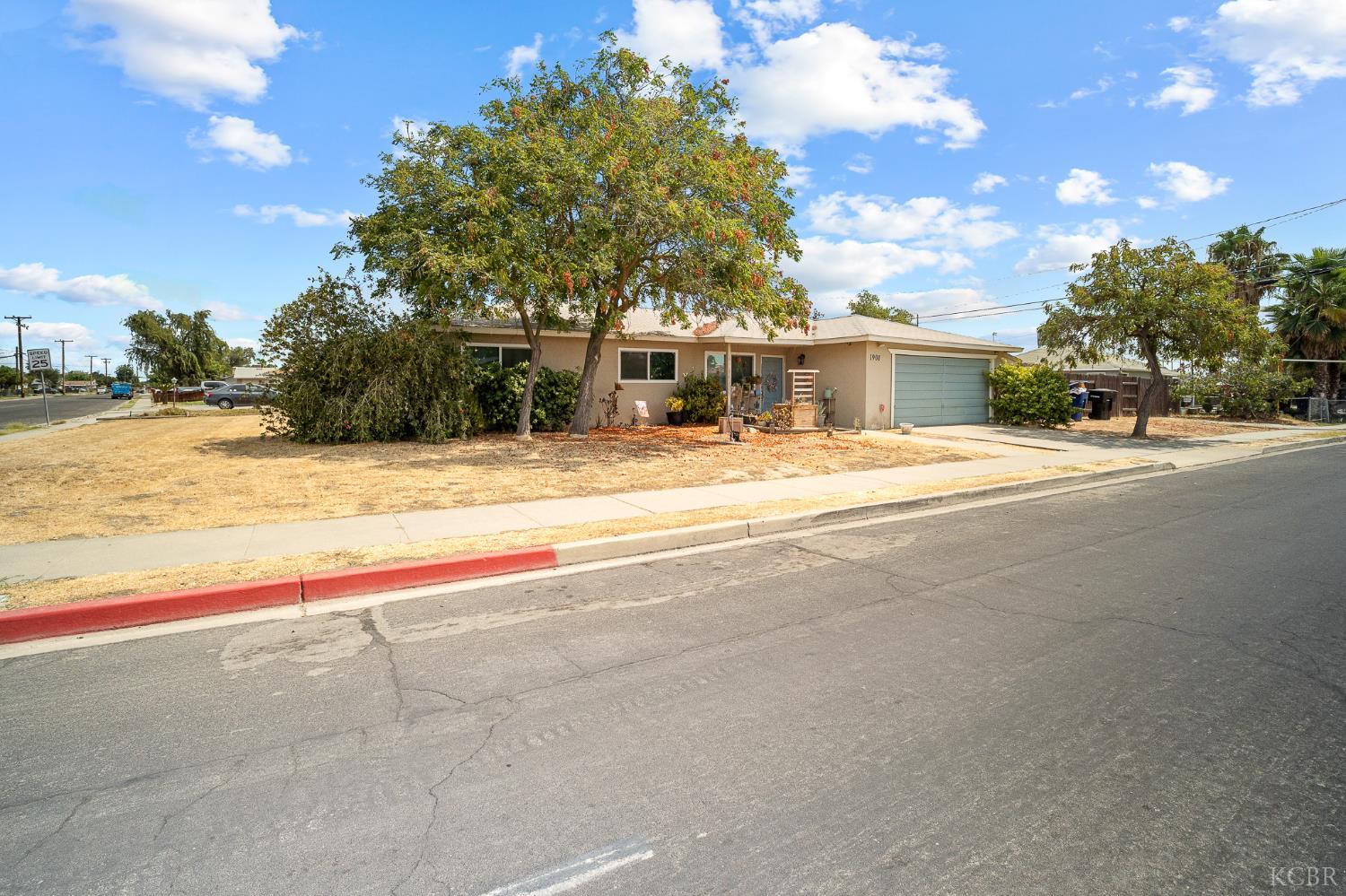 1901 N Kensington Way N, Hanford, CA 93230