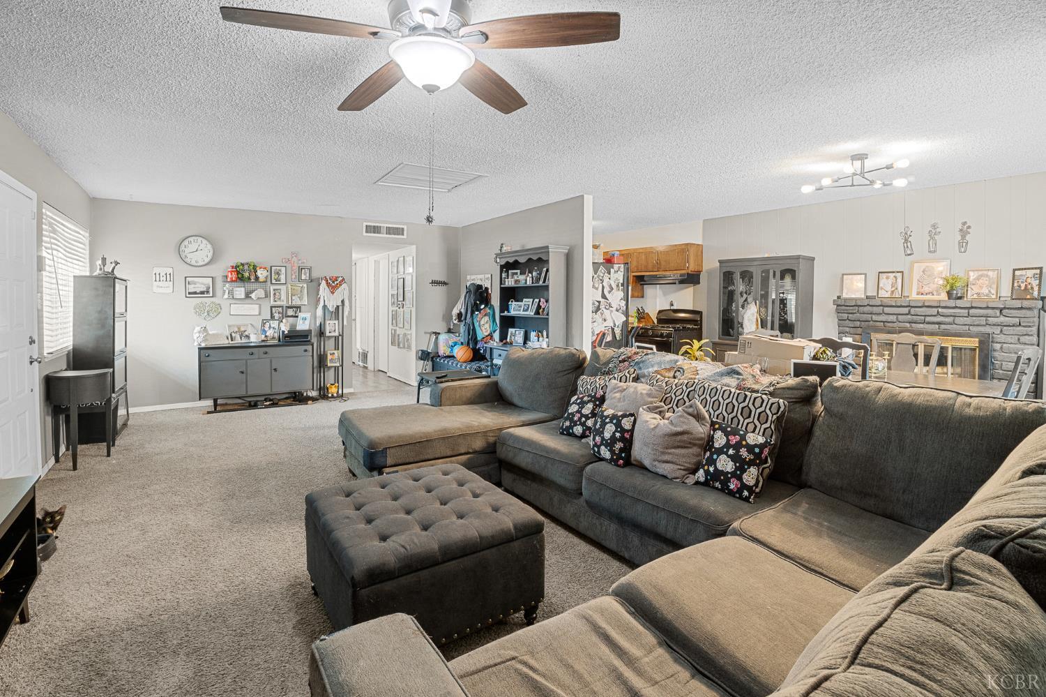 1901 N Kensington Way N, Hanford, CA 93230