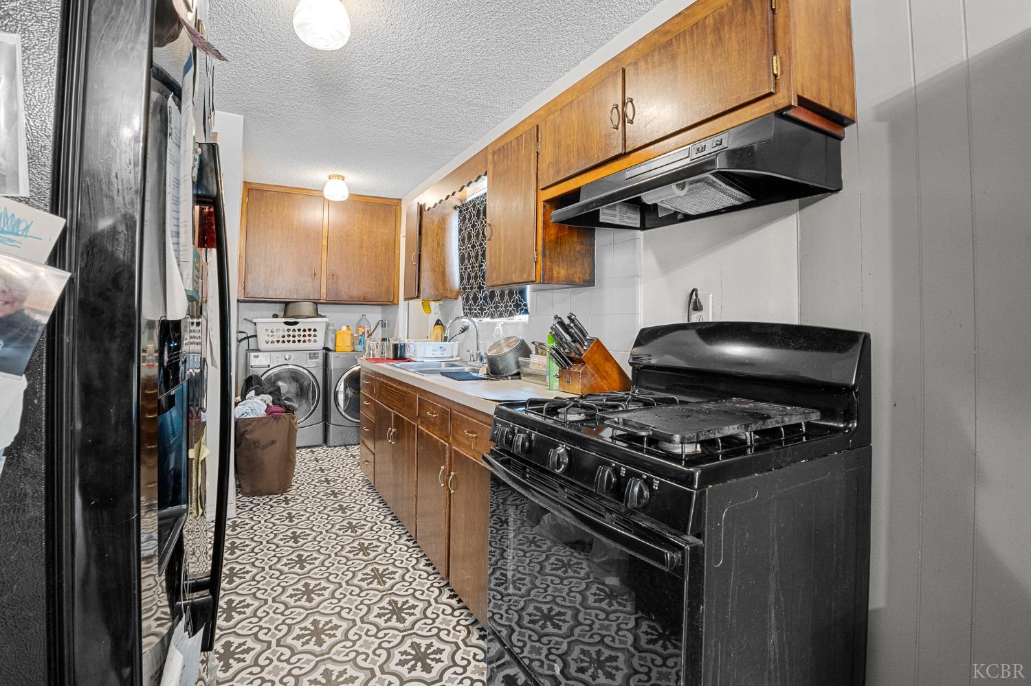 1901 N Kensington Way N, Hanford, CA 93230