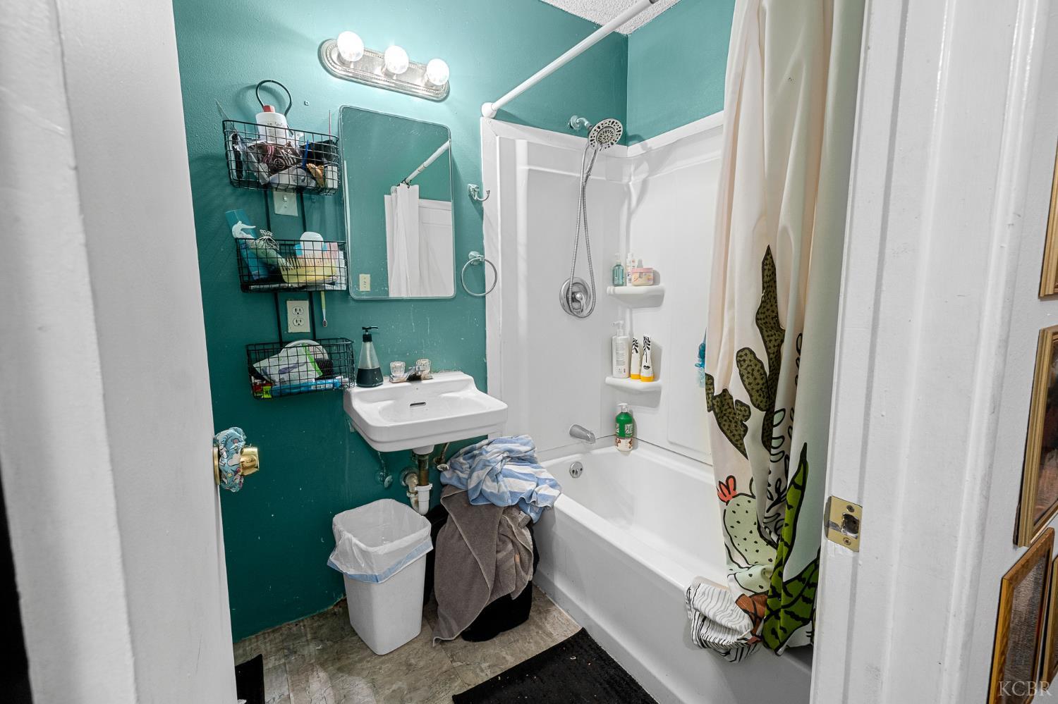 1901 N Kensington Way N, Hanford, CA 93230