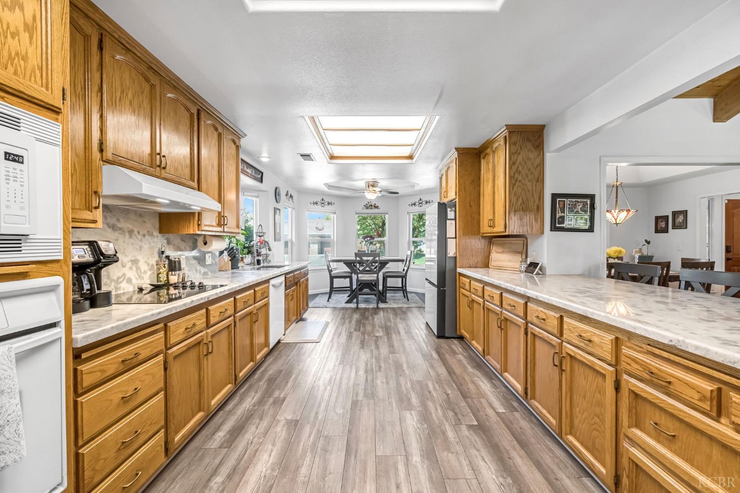 1405 Lincoln Ln, Lemoore, CA 93245