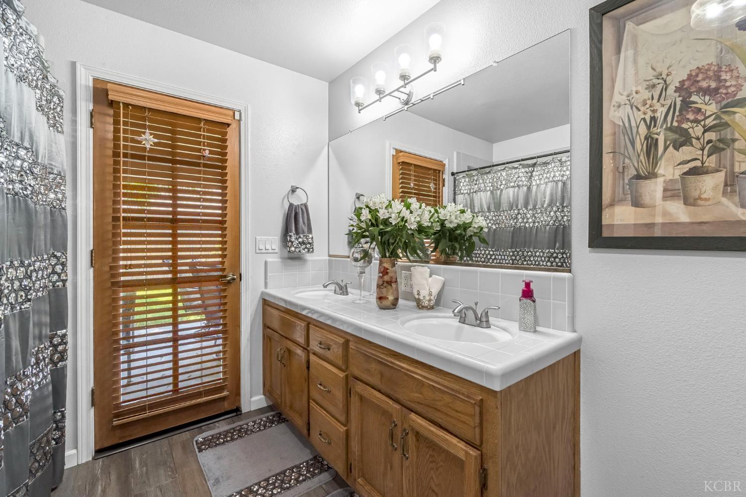 1405 Lincoln Ln, Lemoore, CA 93245