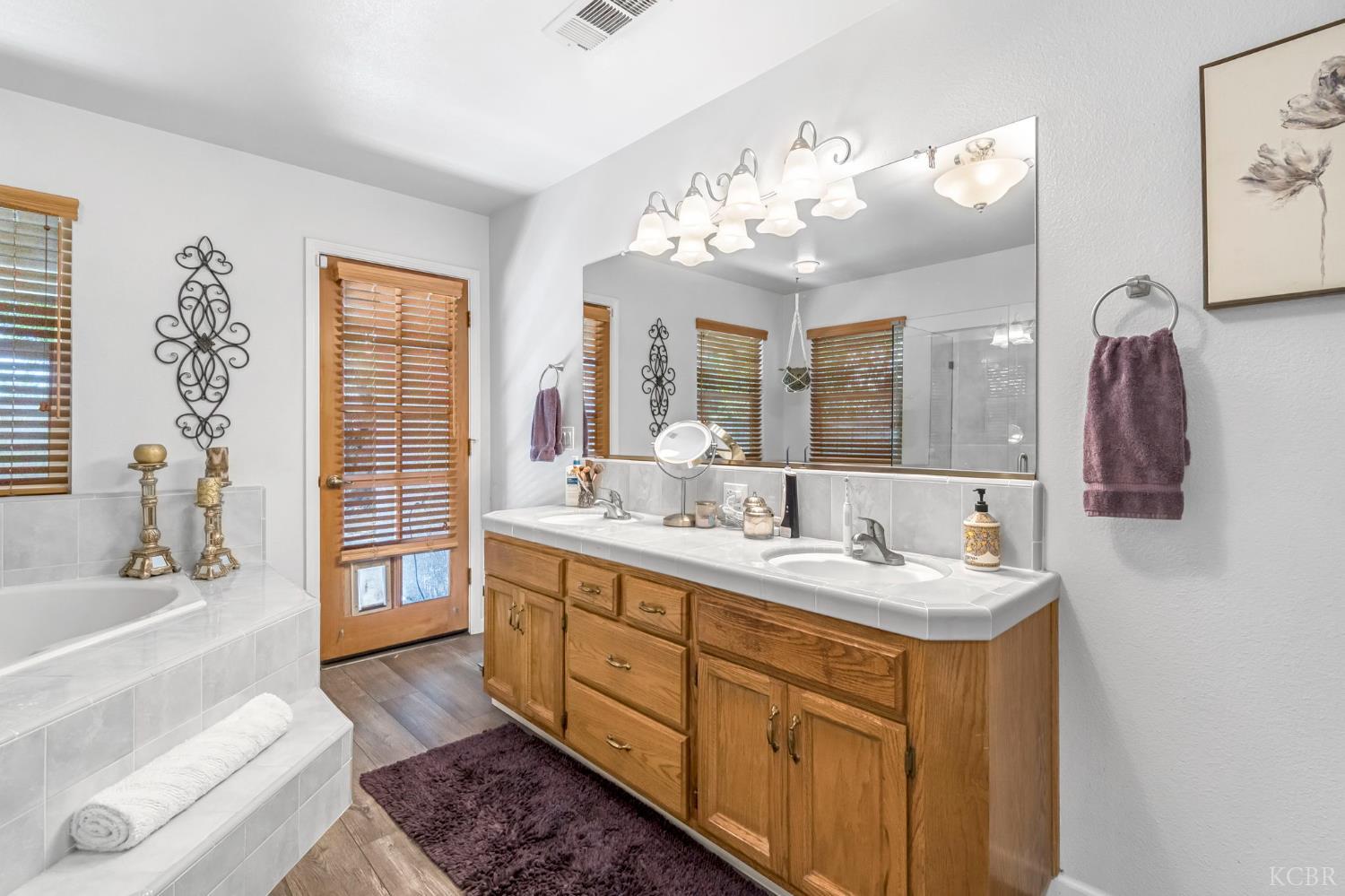 1405 Lincoln Ln, Lemoore, CA 93245