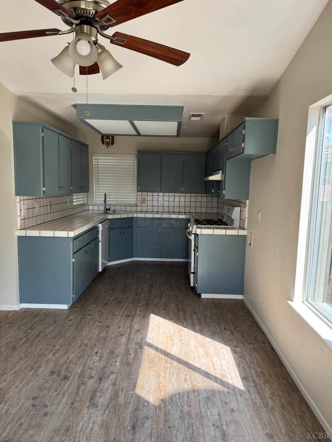 1205 Hawthorn St, Hanford, CA 93230