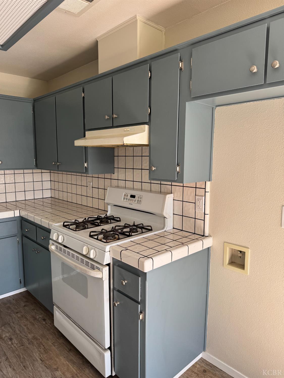 1205 Hawthorn St, Hanford, CA 93230