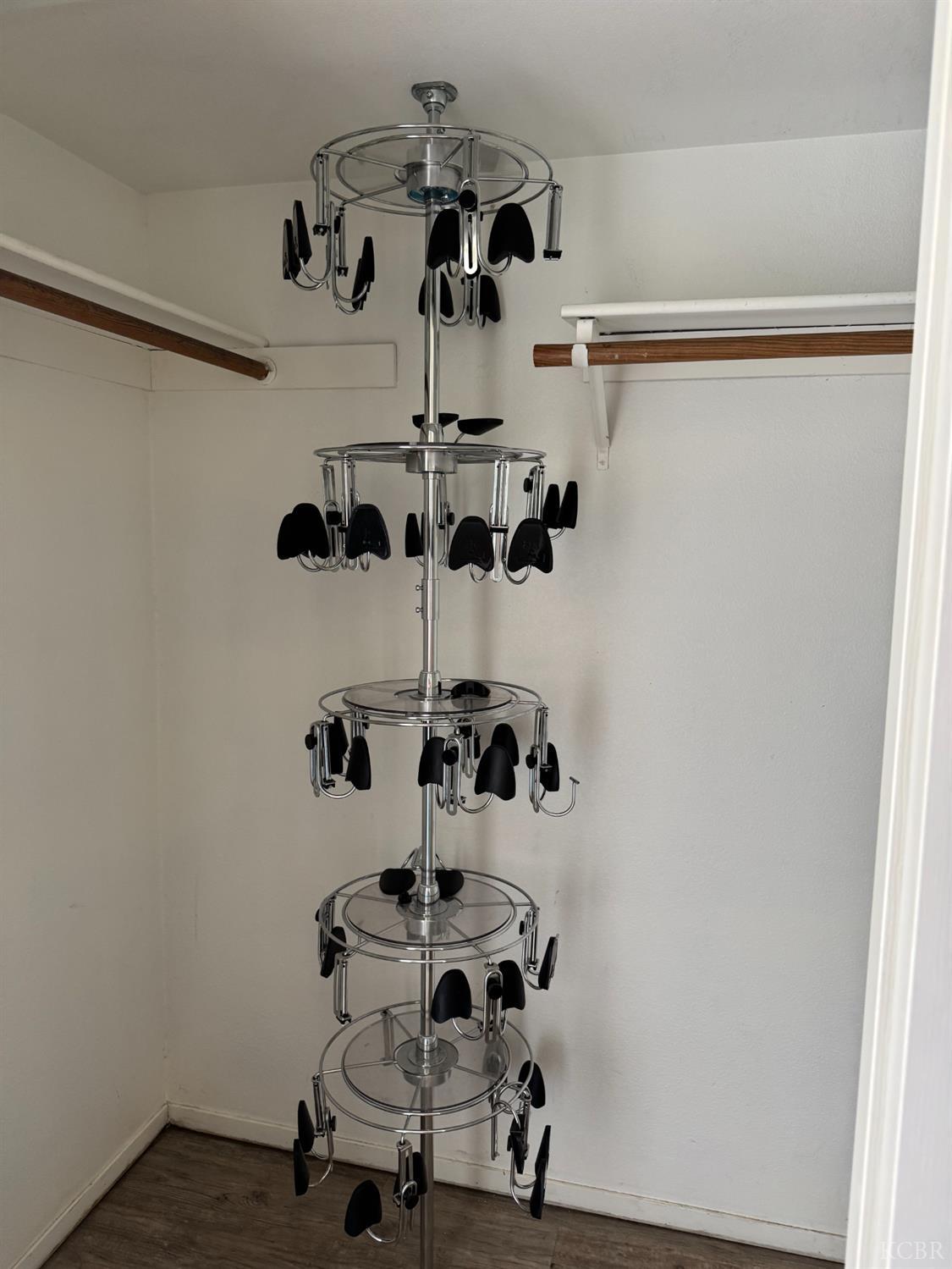 1205 Hawthorn St, Hanford, CA 93230