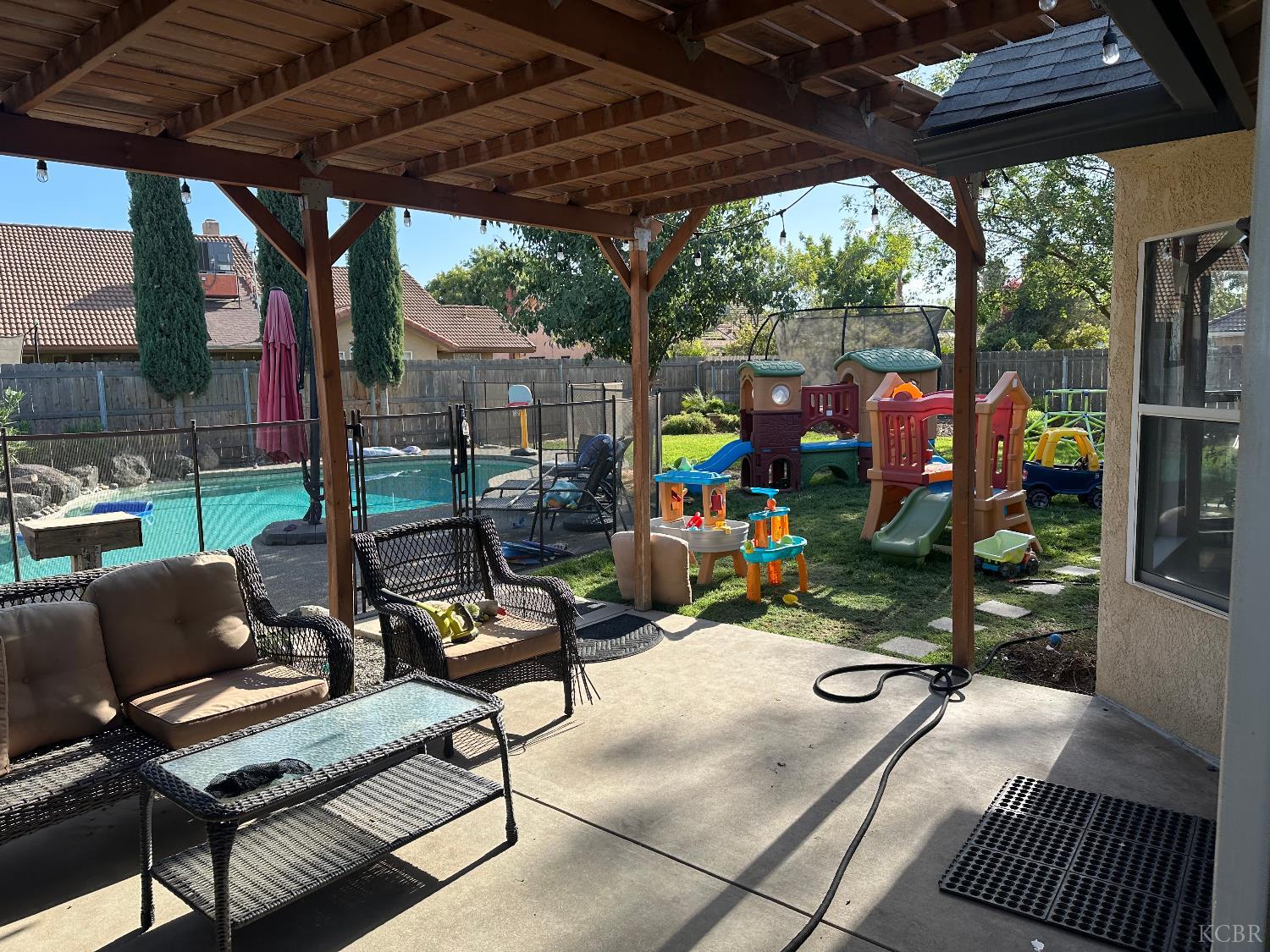 575 E Encore Dr, Hanford, CA 93323