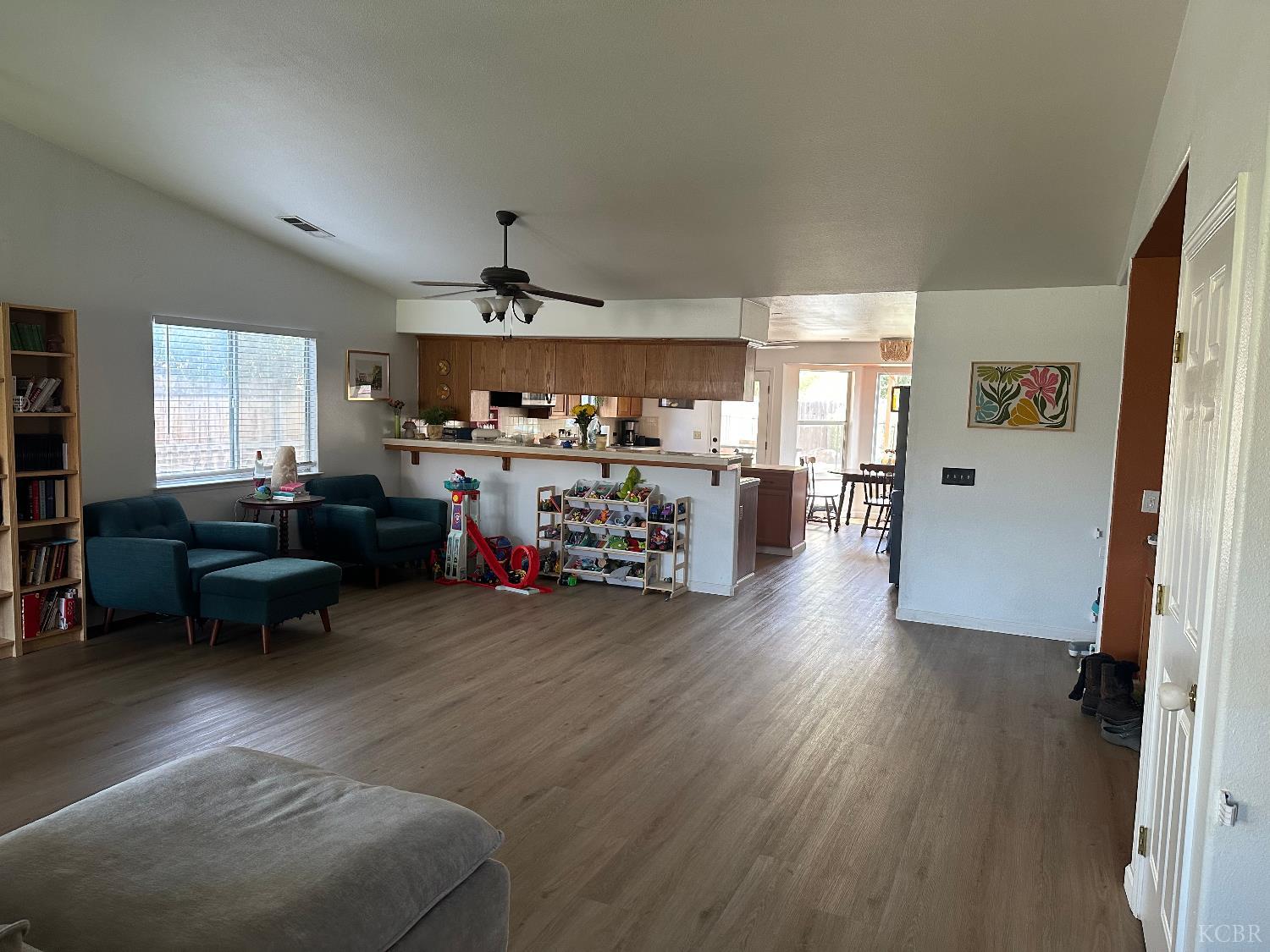 575 E Encore Dr, Hanford, CA 93323