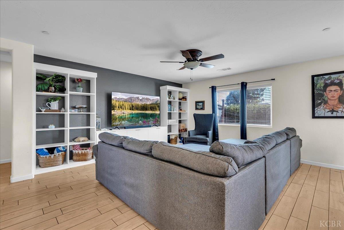 2439 Madeline Dr, Hanford, CA 93230