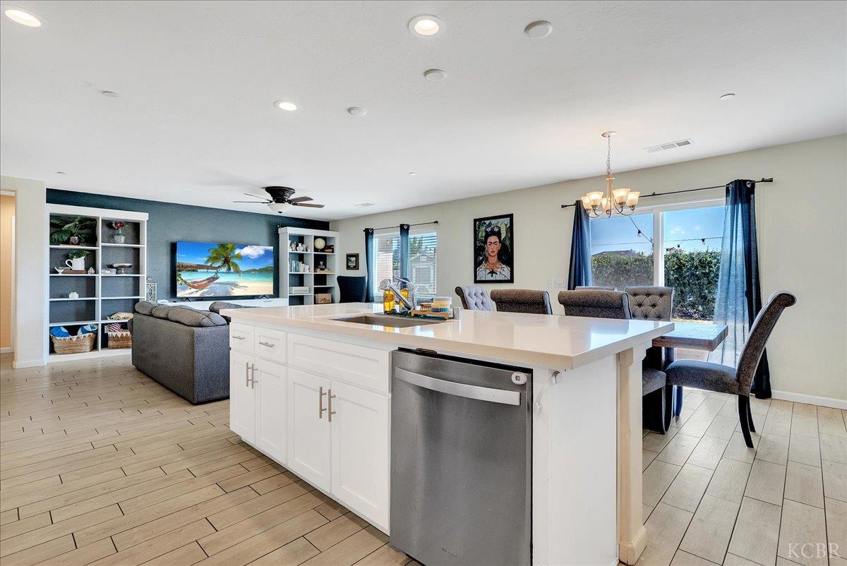 2439 Madeline Dr, Hanford, CA 93230