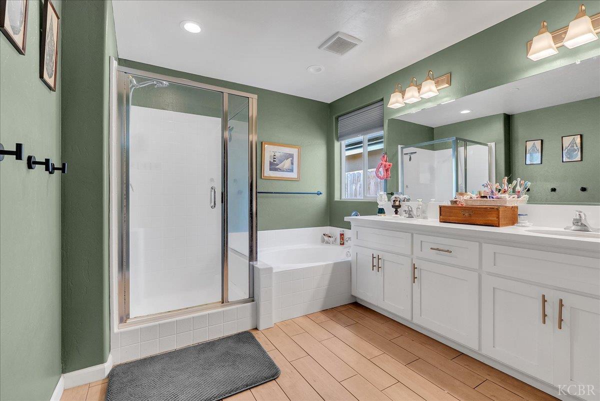 2439 Madeline Dr, Hanford, CA 93230