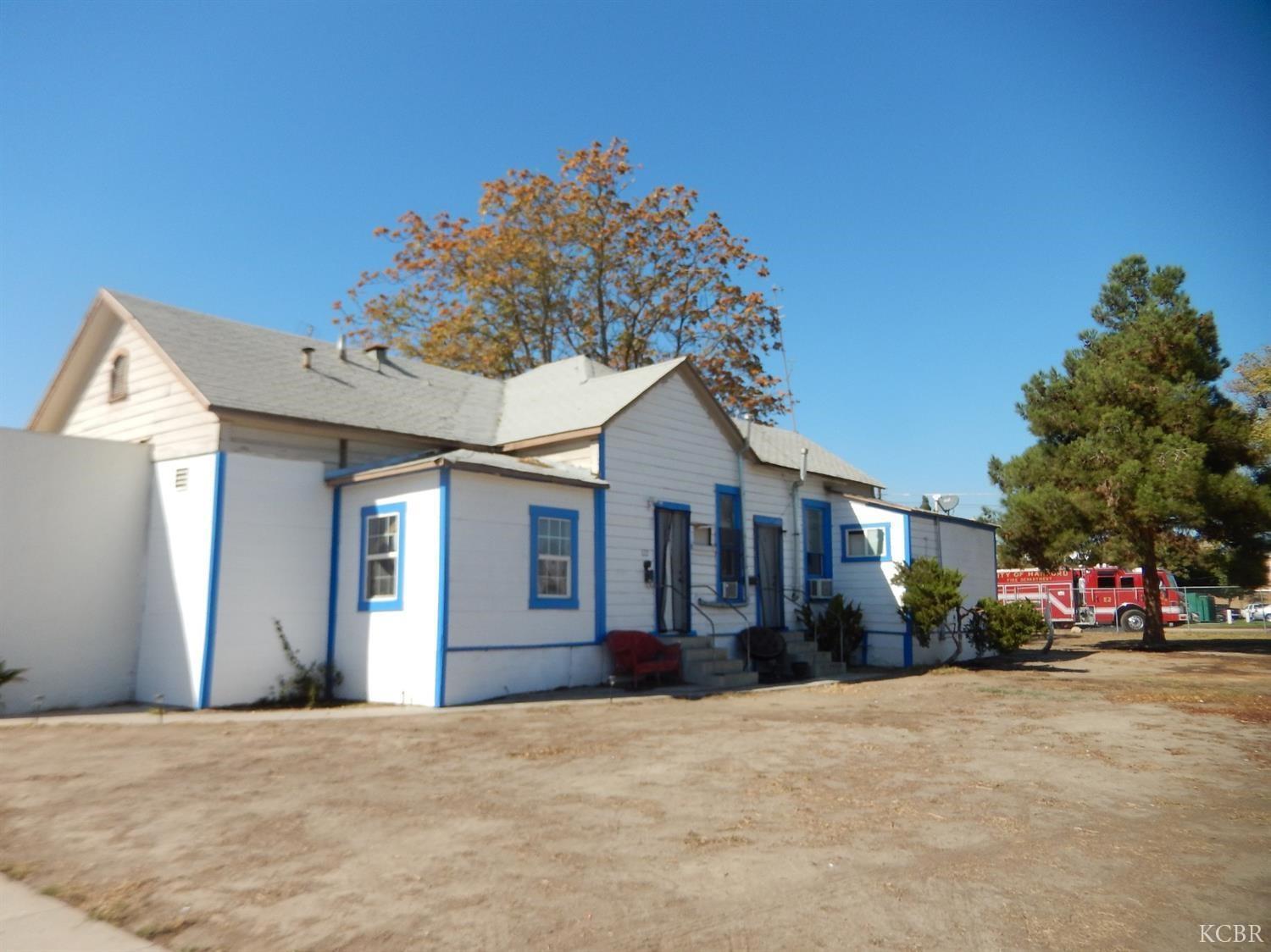 122 E 8th St, Hanford, CA 93230