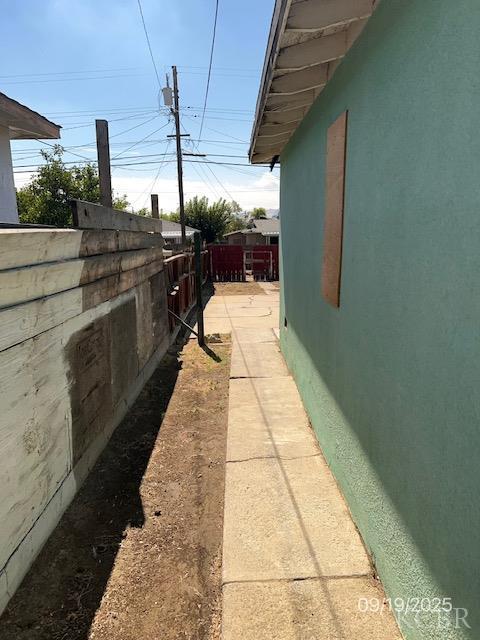 740 E Monterey St, Avenal, CA 93204