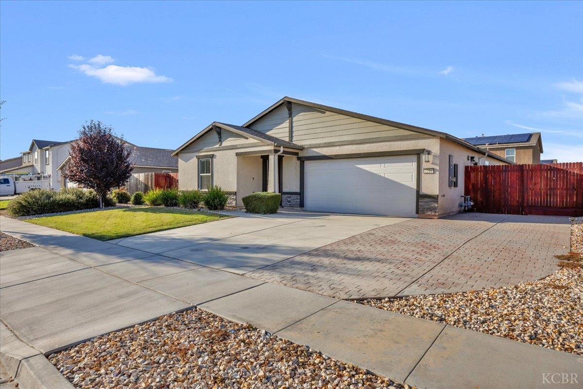 2216 Chism Ave, Tulare, CA 93274