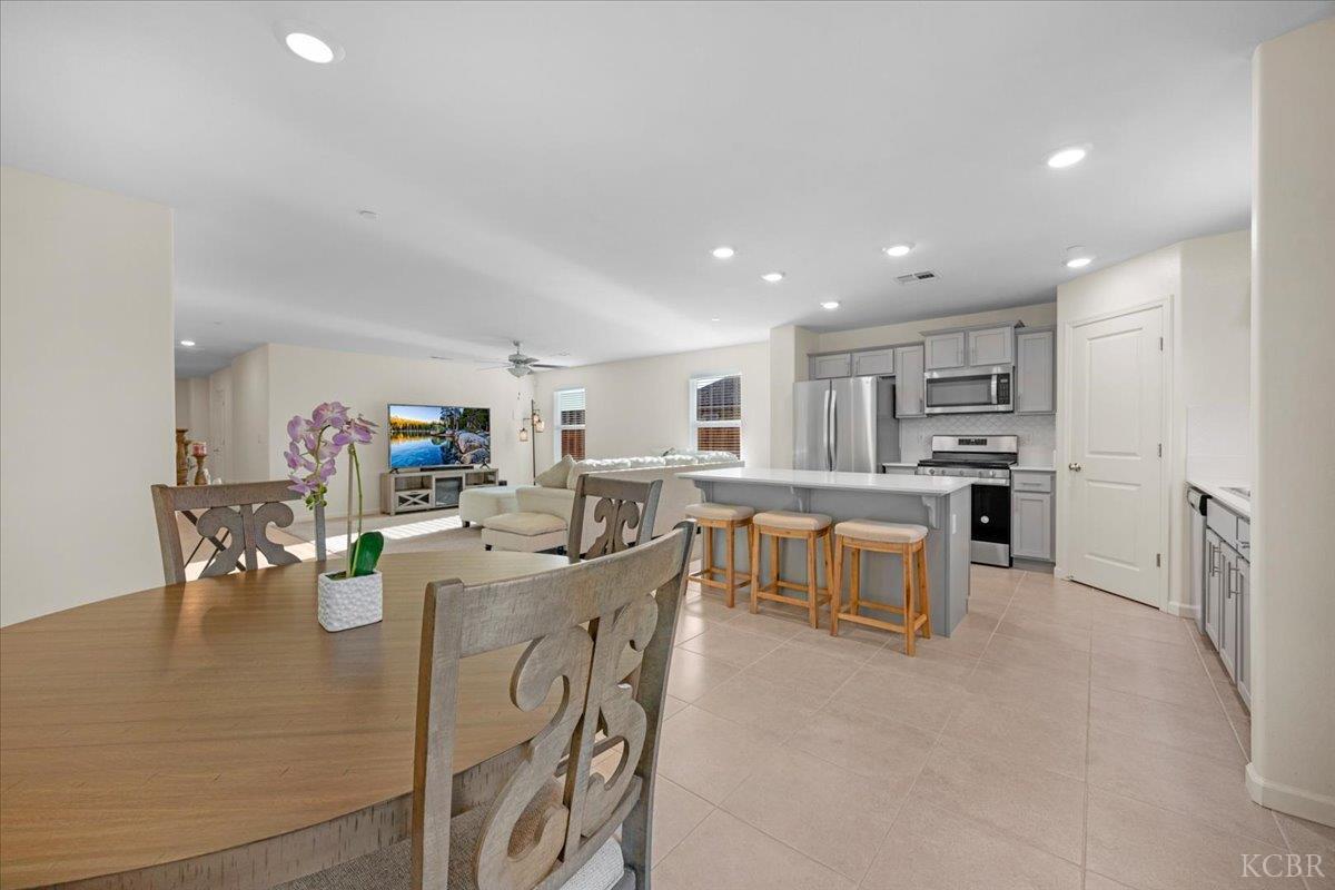 2216 Chism Ave, Tulare, CA 93274