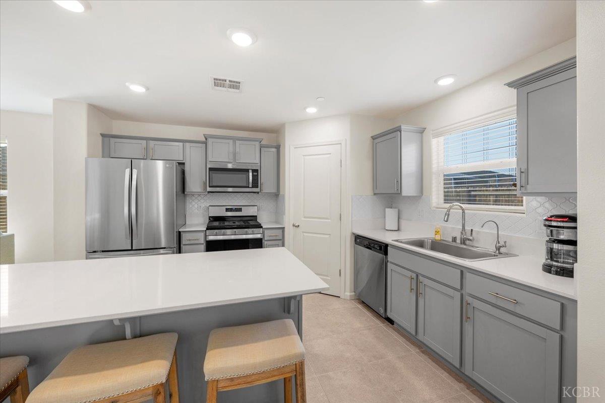 2216 Chism Ave, Tulare, CA 93274