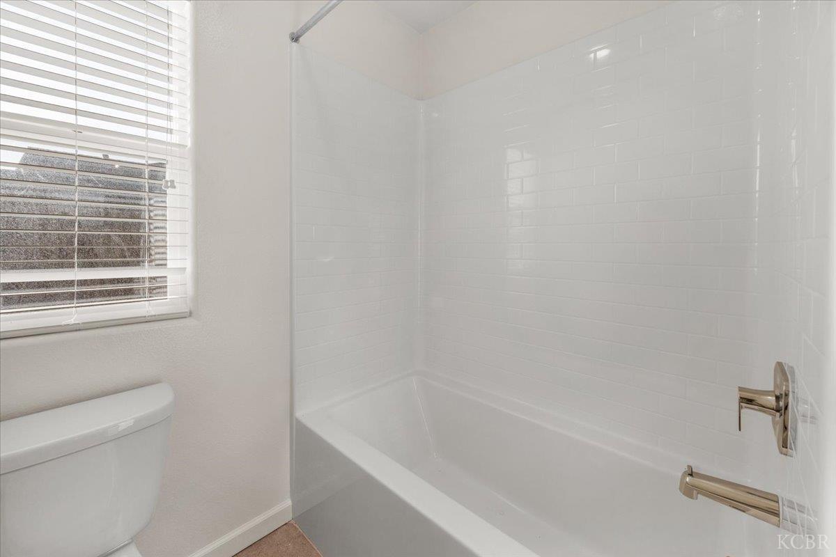 2216 Chism Ave, Tulare, CA 93274