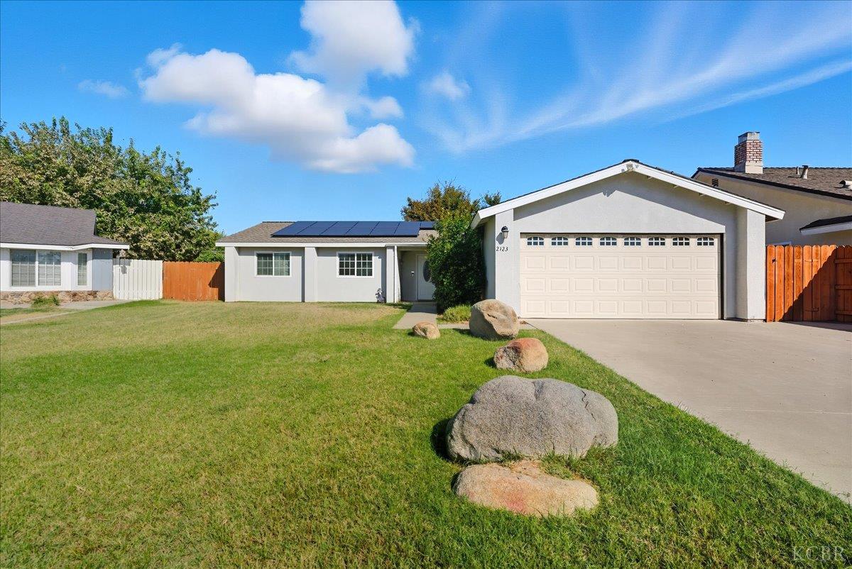 2123 Cottonwood Ct, Hanford, CA 93230