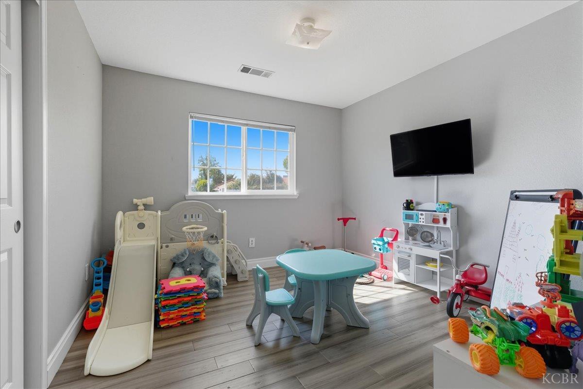 2123 Cottonwood Ct, Hanford, CA 93230