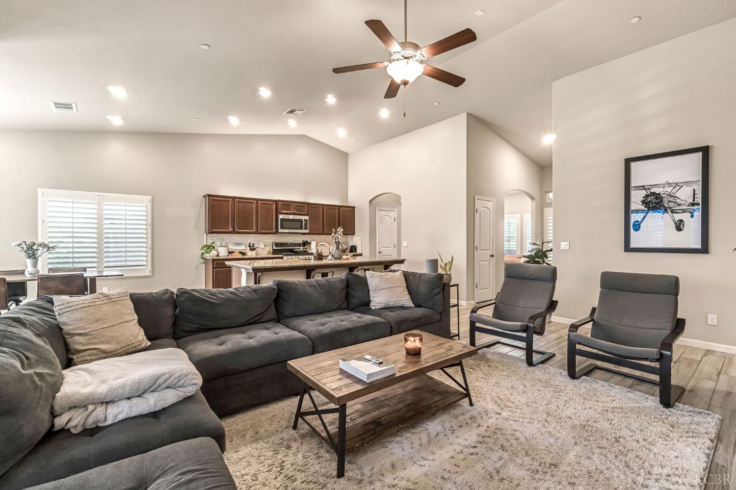 2255 W Queens Way W, Hanford, CA 93230