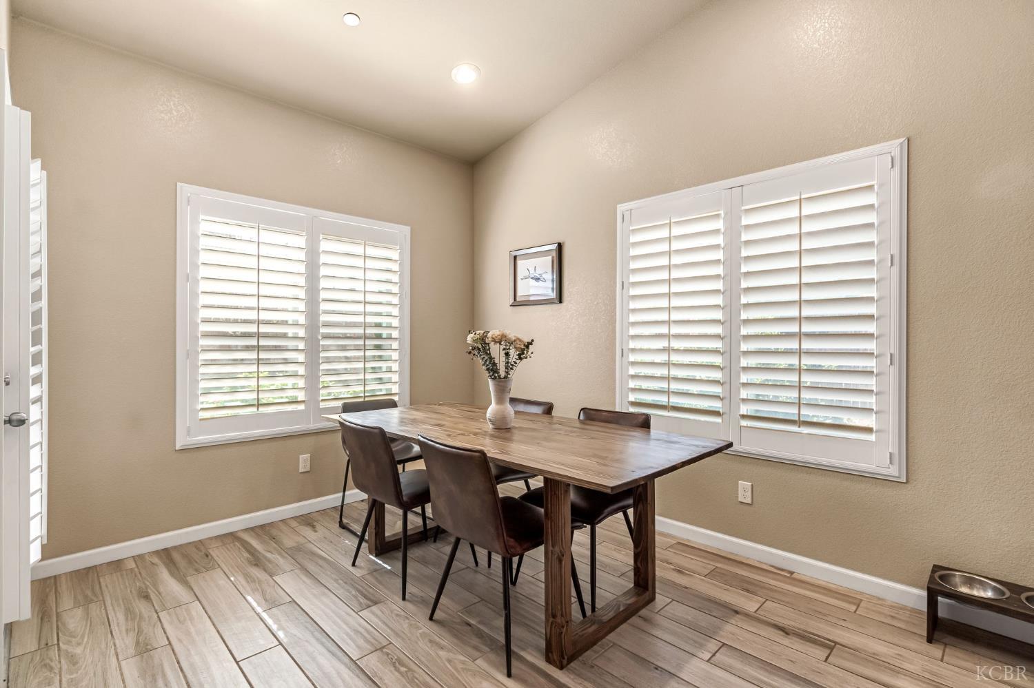 2255 W Queens Way W, Hanford, CA 93230