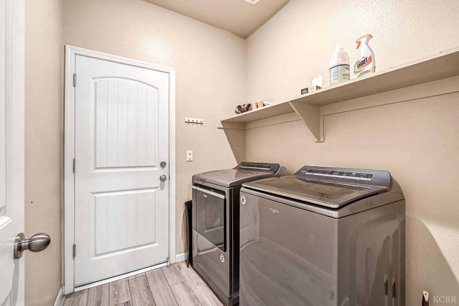 2255 W Queens Way W, Hanford, CA 93230