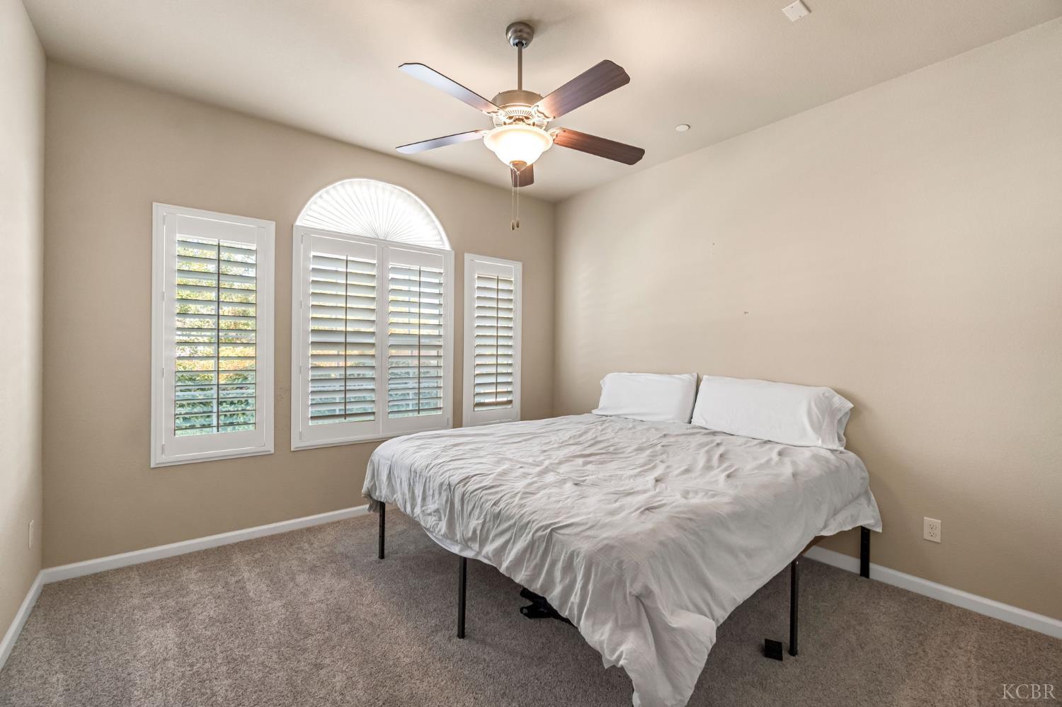 2255 W Queens Way W, Hanford, CA 93230