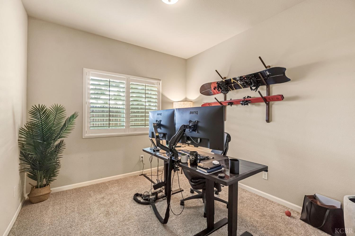 2255 W Queens Way W, Hanford, CA 93230