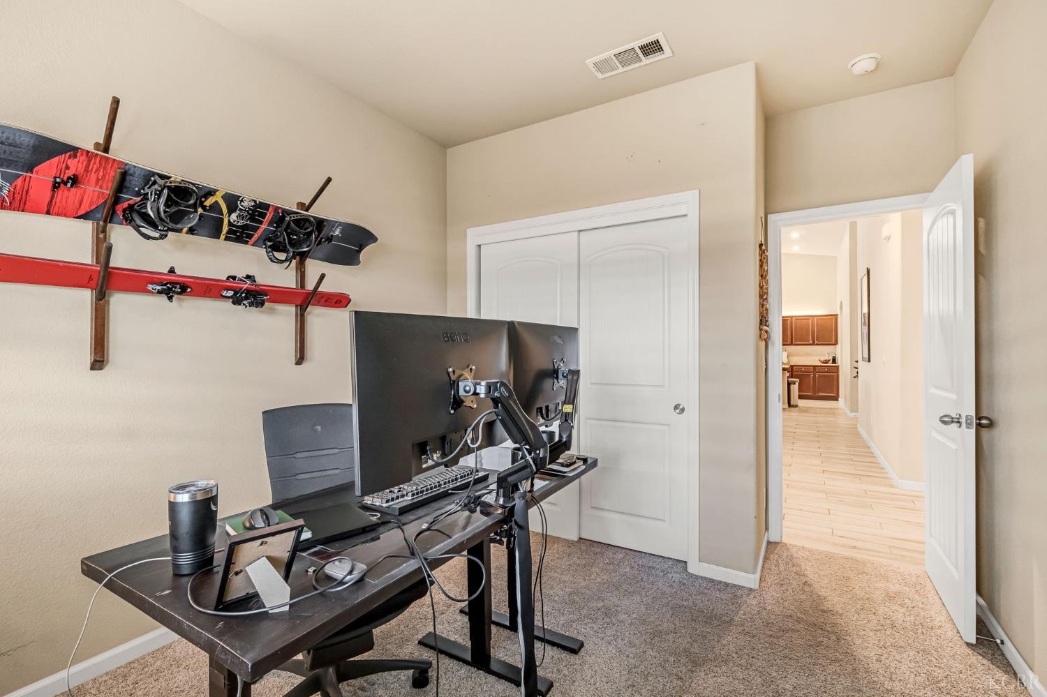 2255 W Queens Way W, Hanford, CA 93230