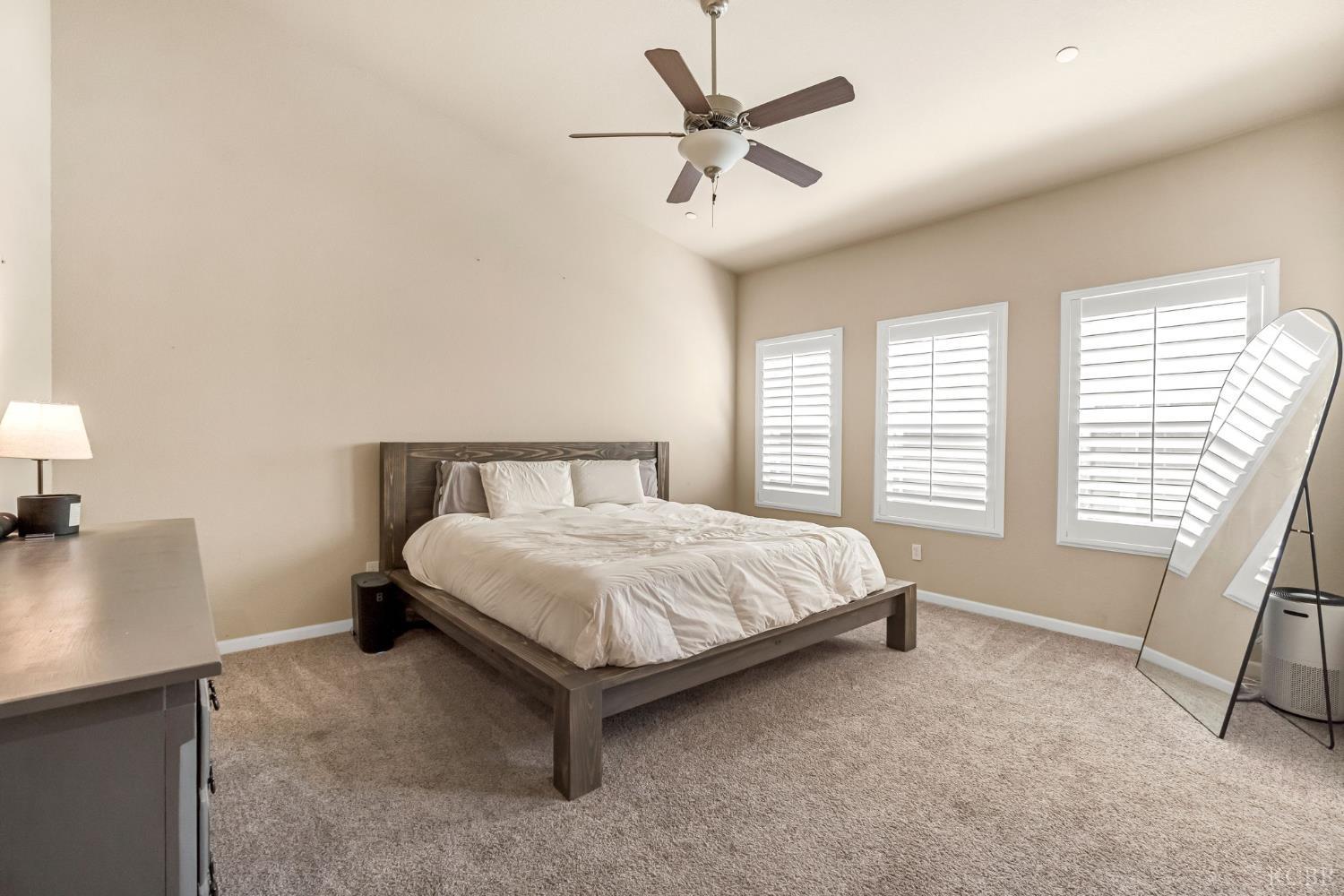 2255 W Queens Way W, Hanford, CA 93230