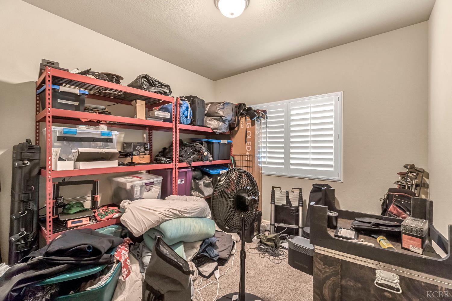 2255 W Queens Way W, Hanford, CA 93230