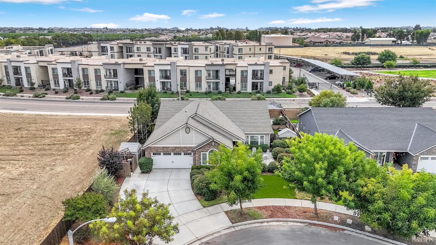 2255 W Queens Way W, Hanford, CA 93230