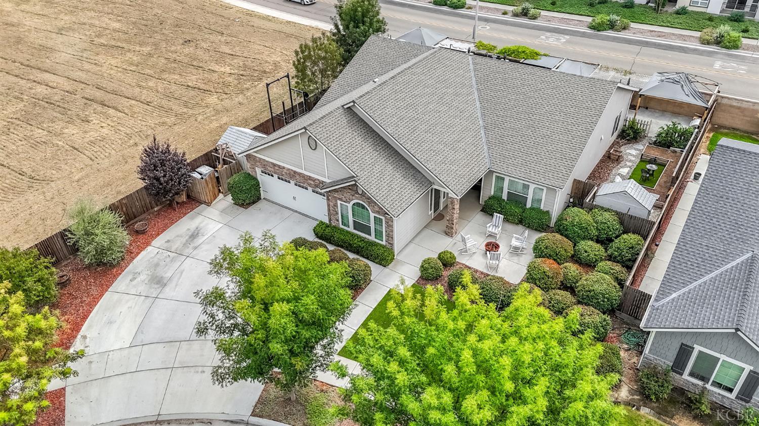 2255 W Queens Way W, Hanford, CA 93230