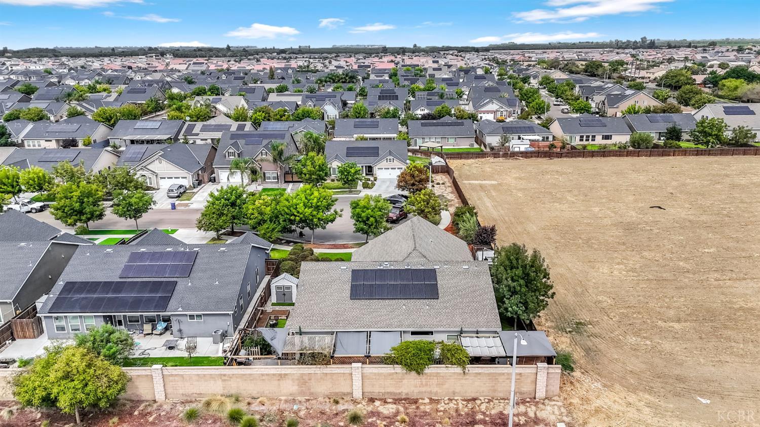 2255 W Queens Way W, Hanford, CA 93230