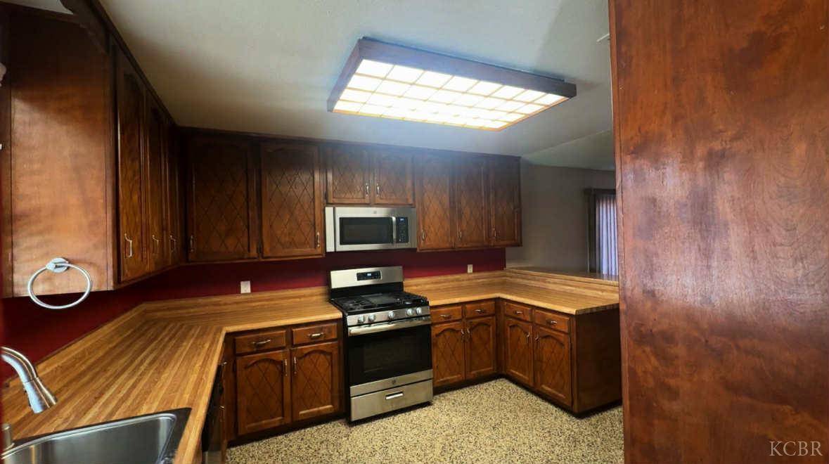 2217 Gable Ave, Corcoran, CA 93212