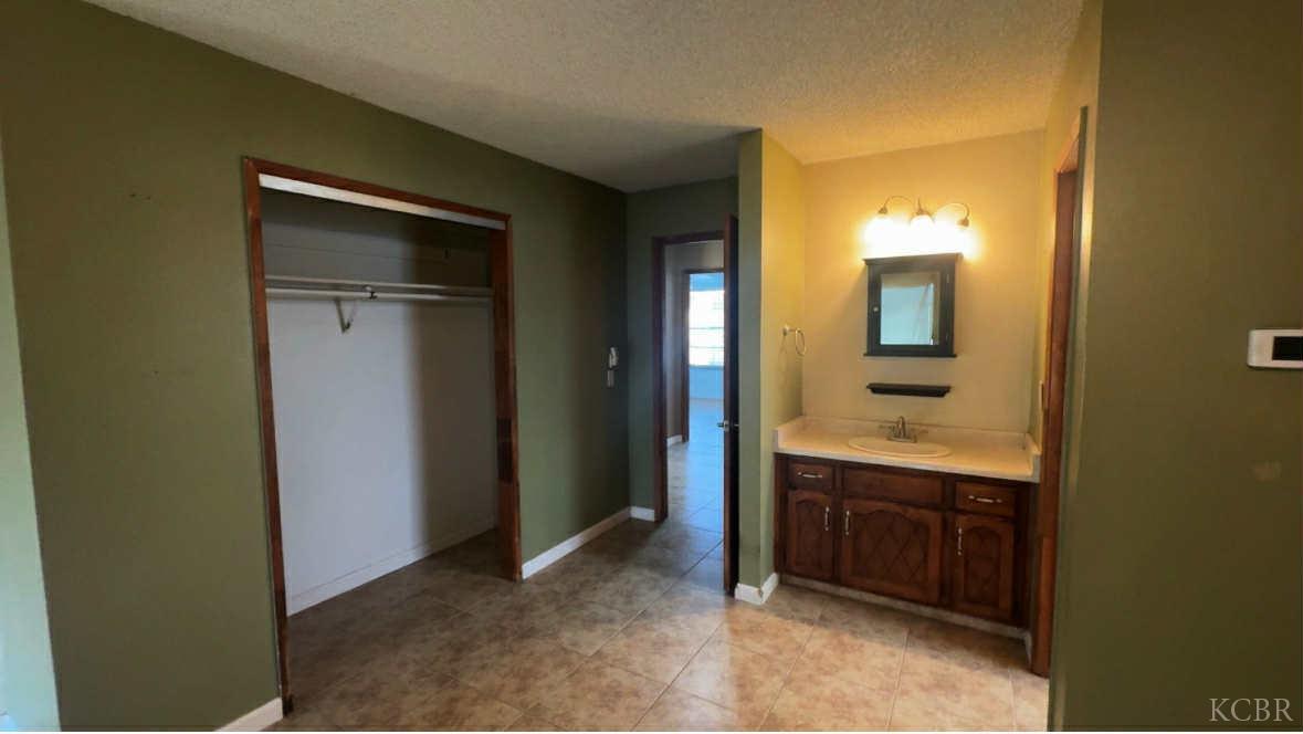 2217 Gable Ave, Corcoran, CA 93212