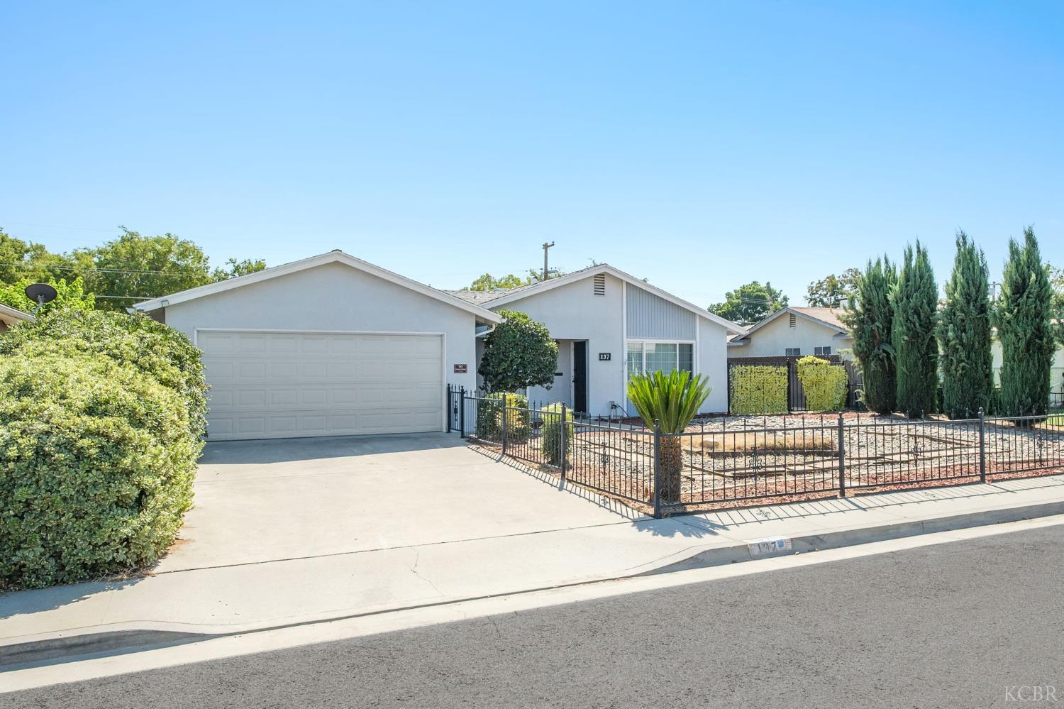 137 W Spruce Ave, Lemoore, CA 93245