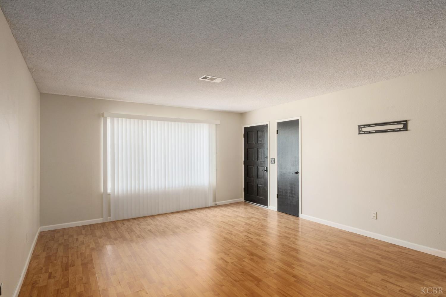 137 W Spruce Ave, Lemoore, CA 93245