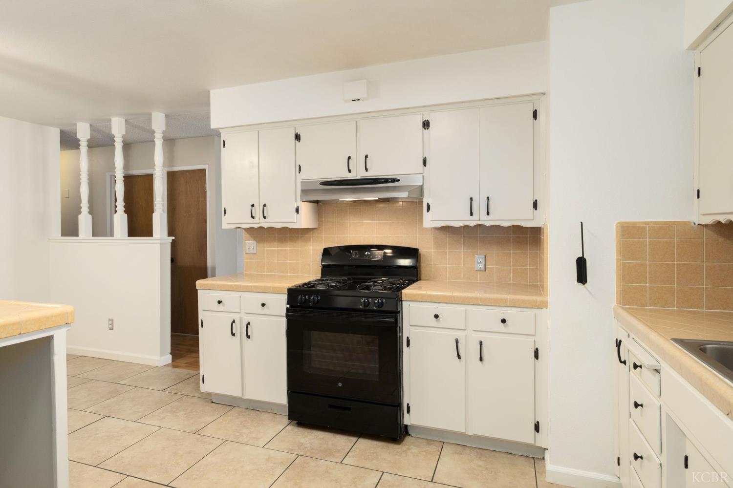 137 W Spruce Ave, Lemoore, CA 93245