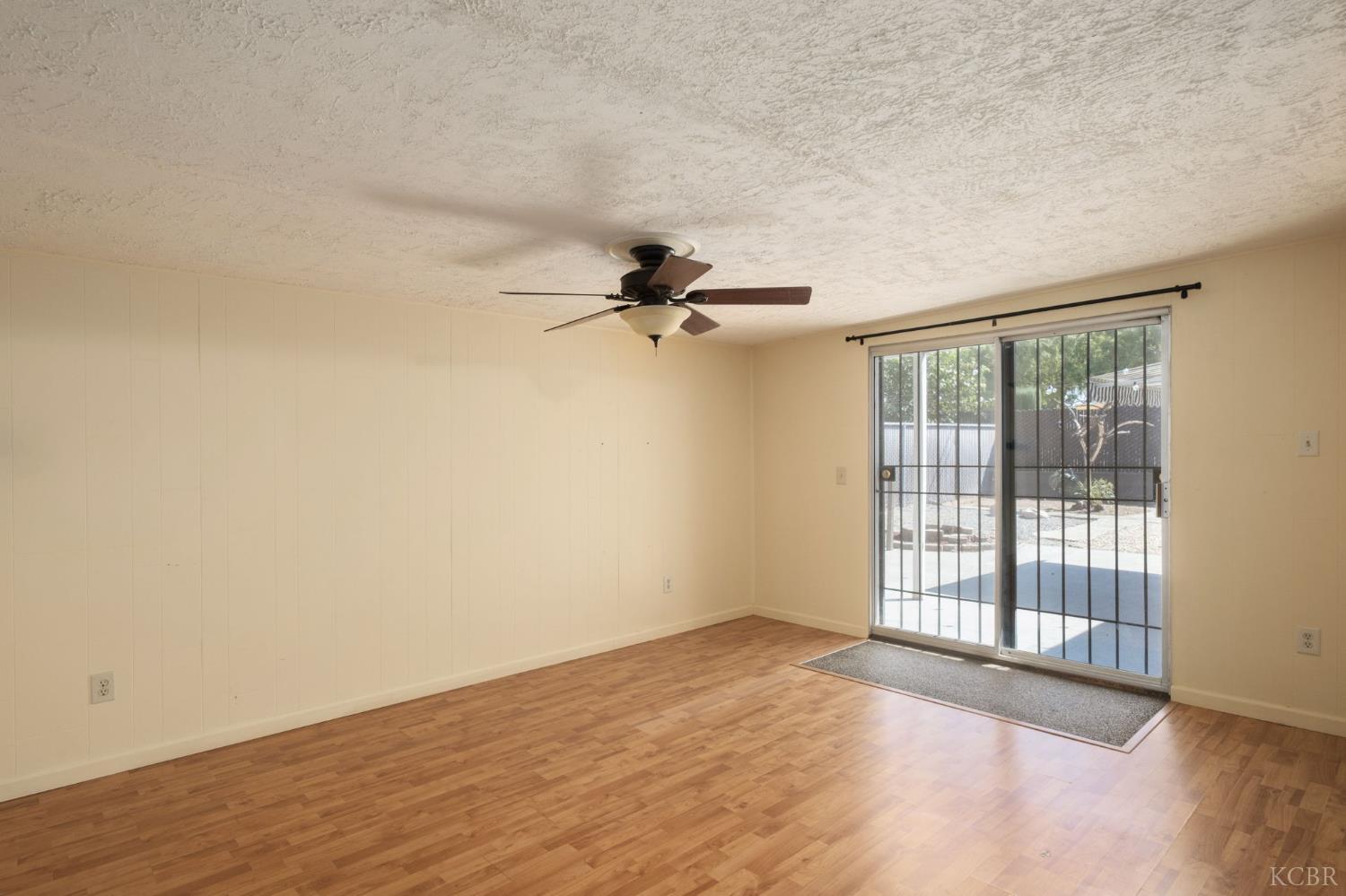 137 W Spruce Ave, Lemoore, CA 93245