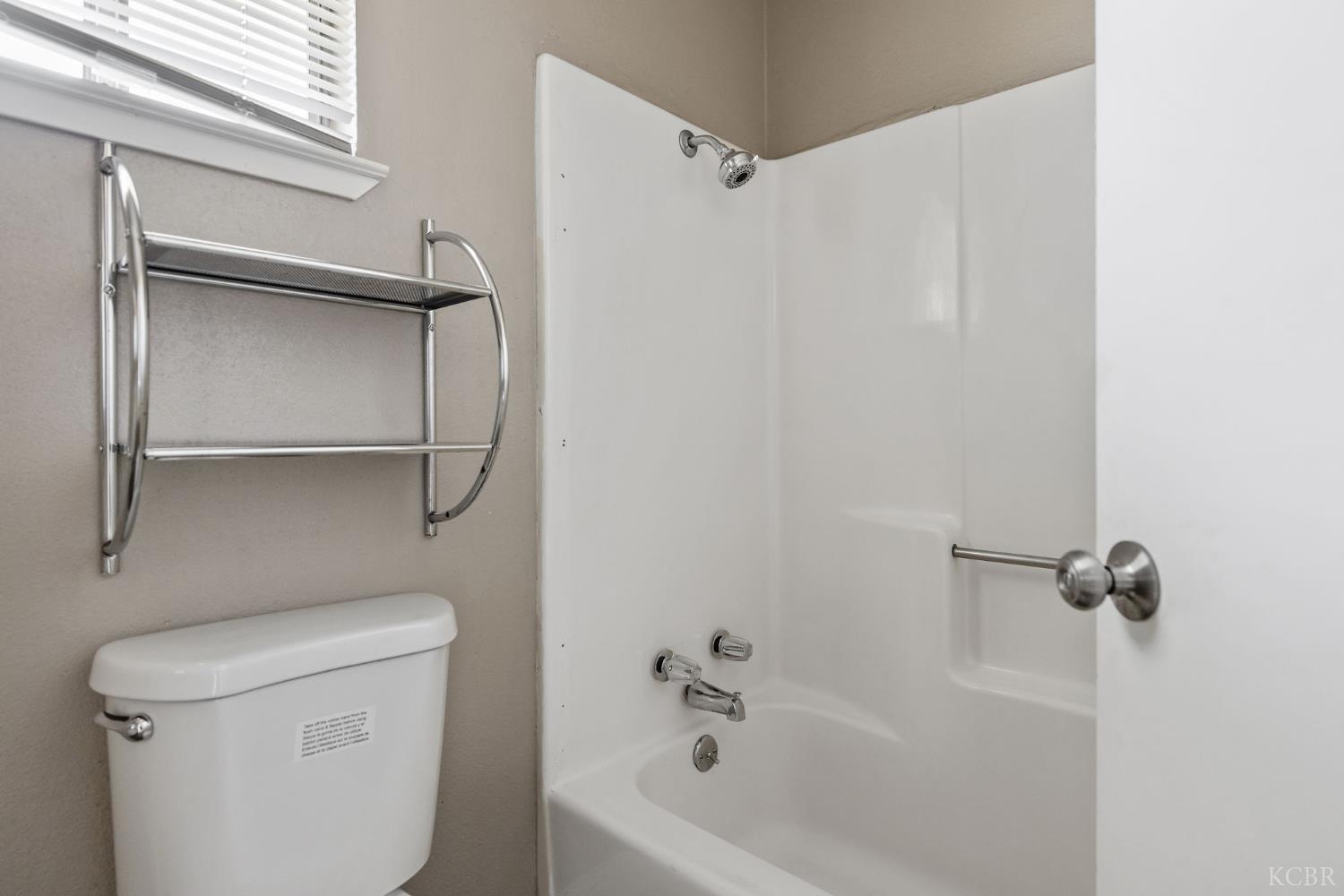 13919 Highway Ave, Armona, CA 93202