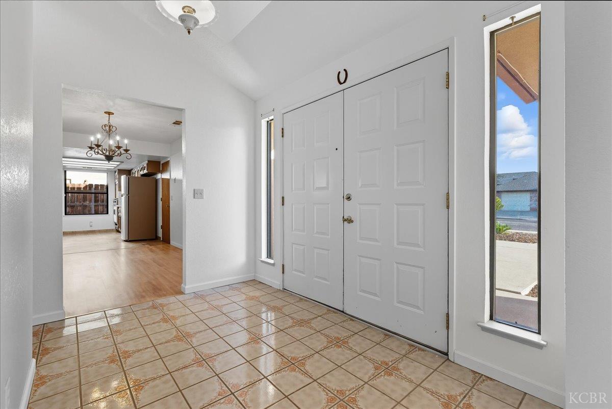 216 Palm Ct, Hanford, CA 93230