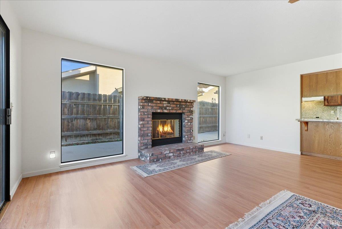 216 Palm Ct, Hanford, CA 93230