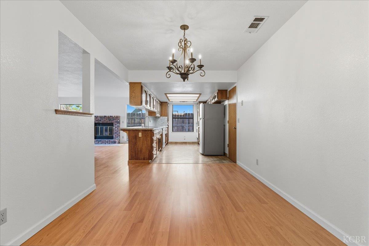 216 Palm Ct, Hanford, CA 93230