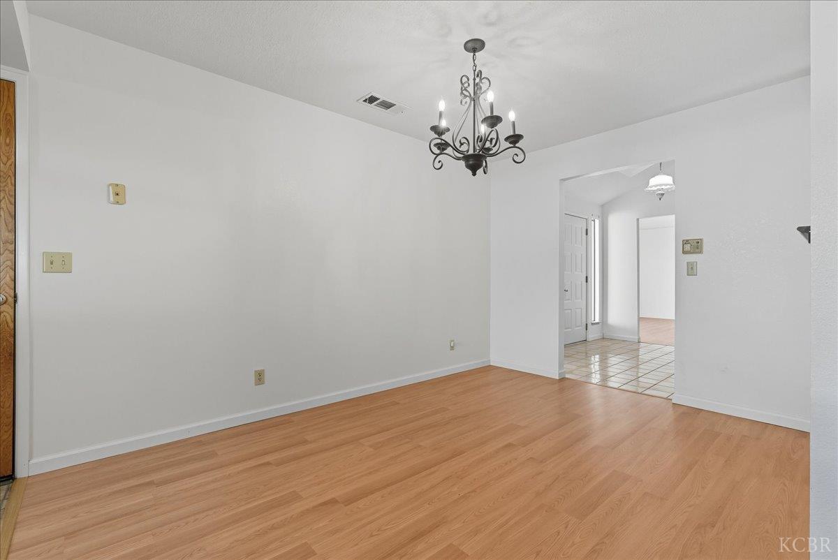 216 Palm Ct, Hanford, CA 93230