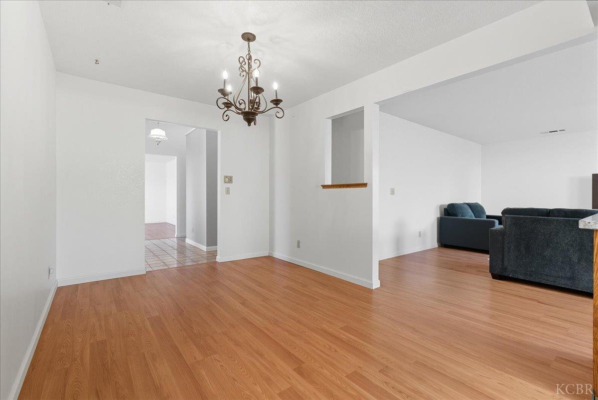 216 Palm Ct, Hanford, CA 93230