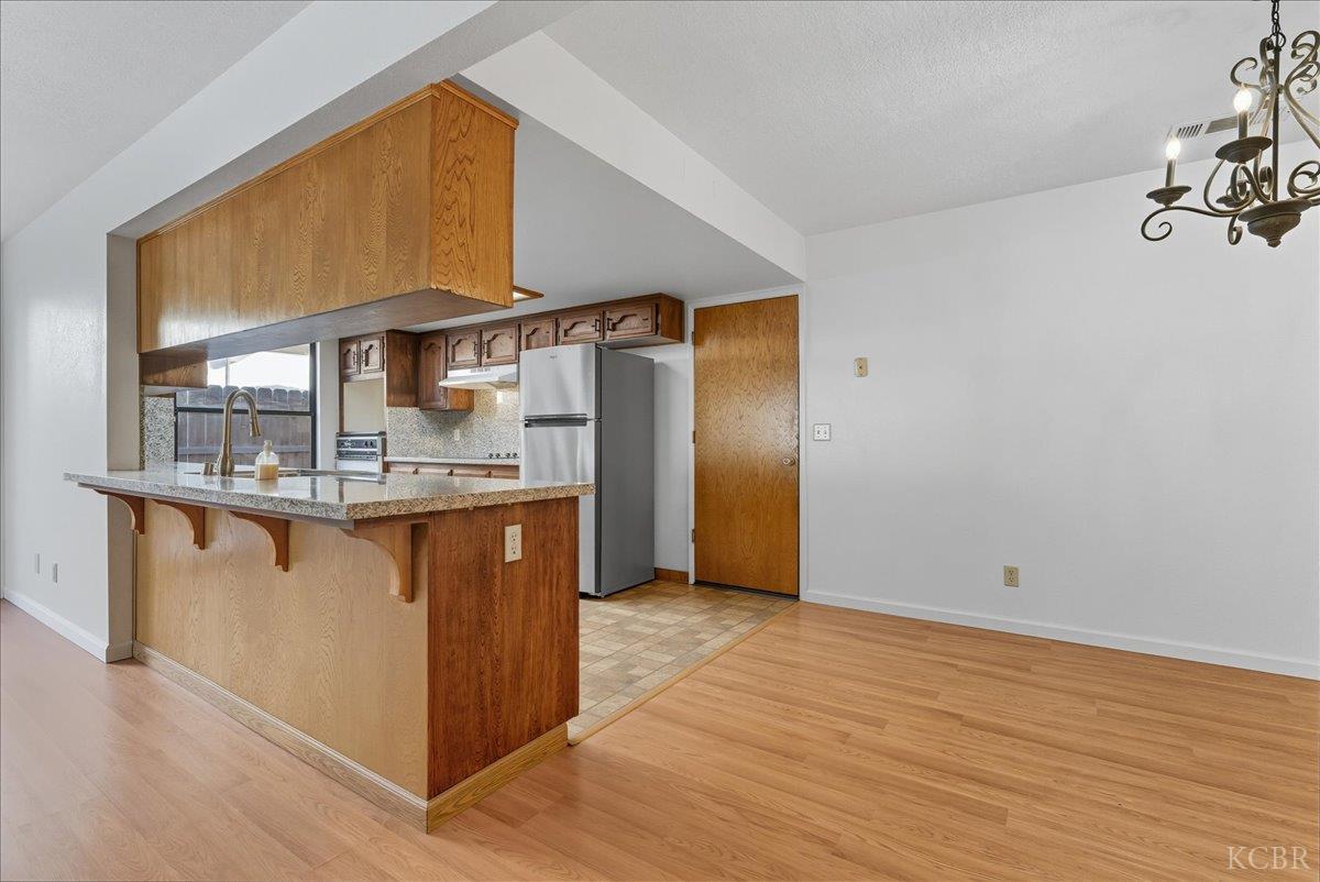 216 Palm Ct, Hanford, CA 93230